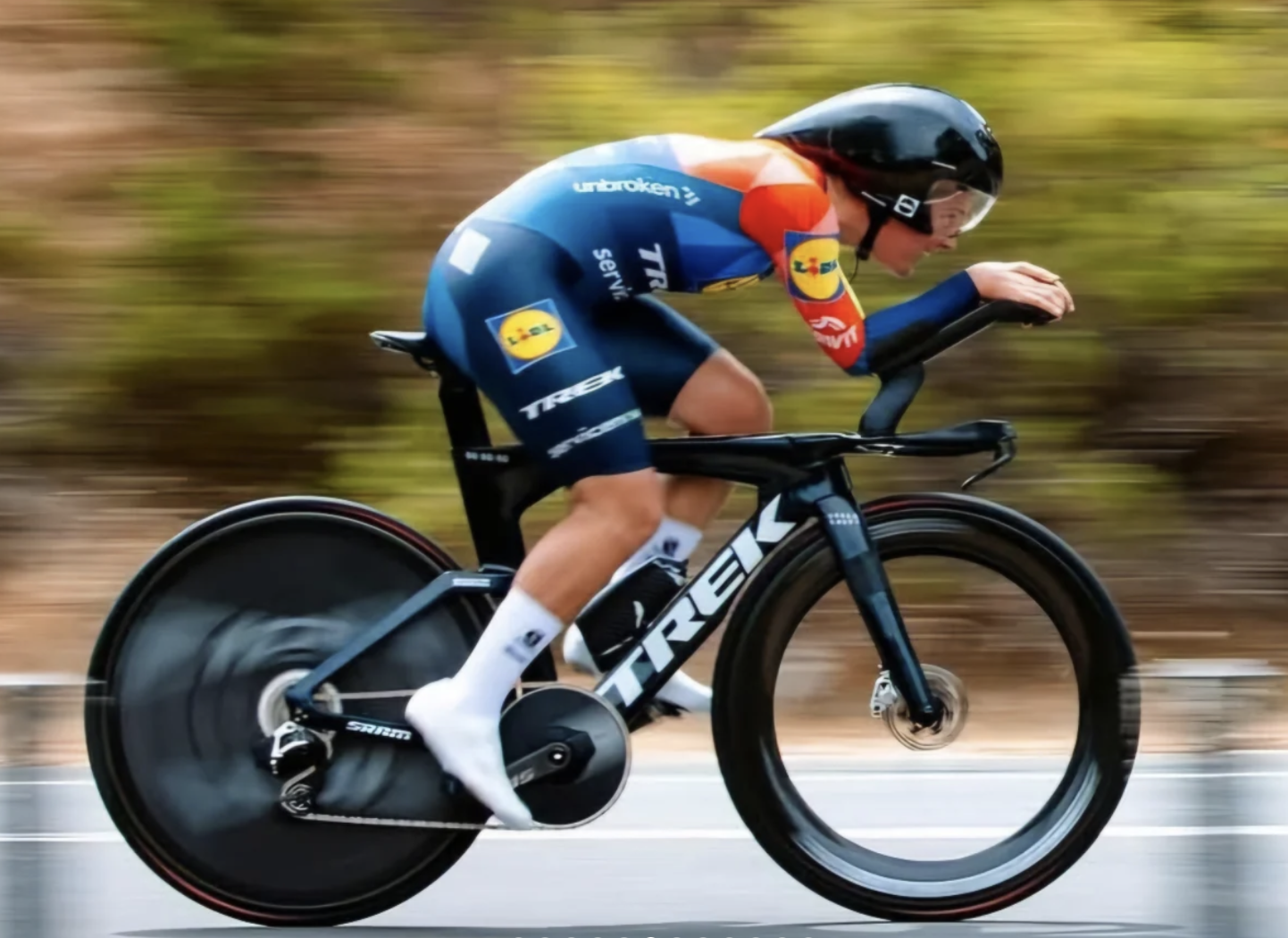 Elite cycling skills demonstrated through calm, controlled time trial racing